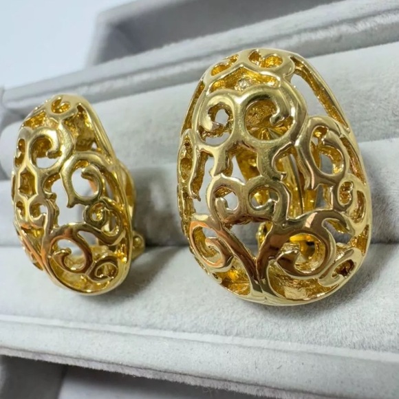 Yves Saint Laurent Vintage Gold Clip-on Earrings - Picture 4 of 14